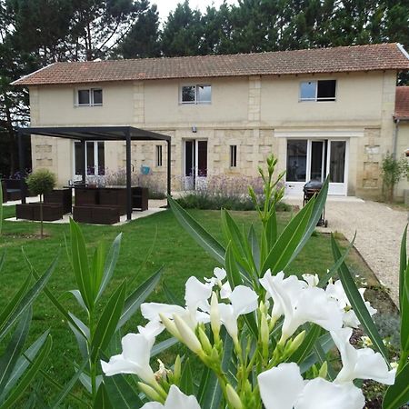 Villa Entiere Du Chateau Lacroix De Civrac 3 Ch, 3 Sdb, Piscine Xxl,Sauna, 4 Etoiles,7 Pers Bagian luar foto