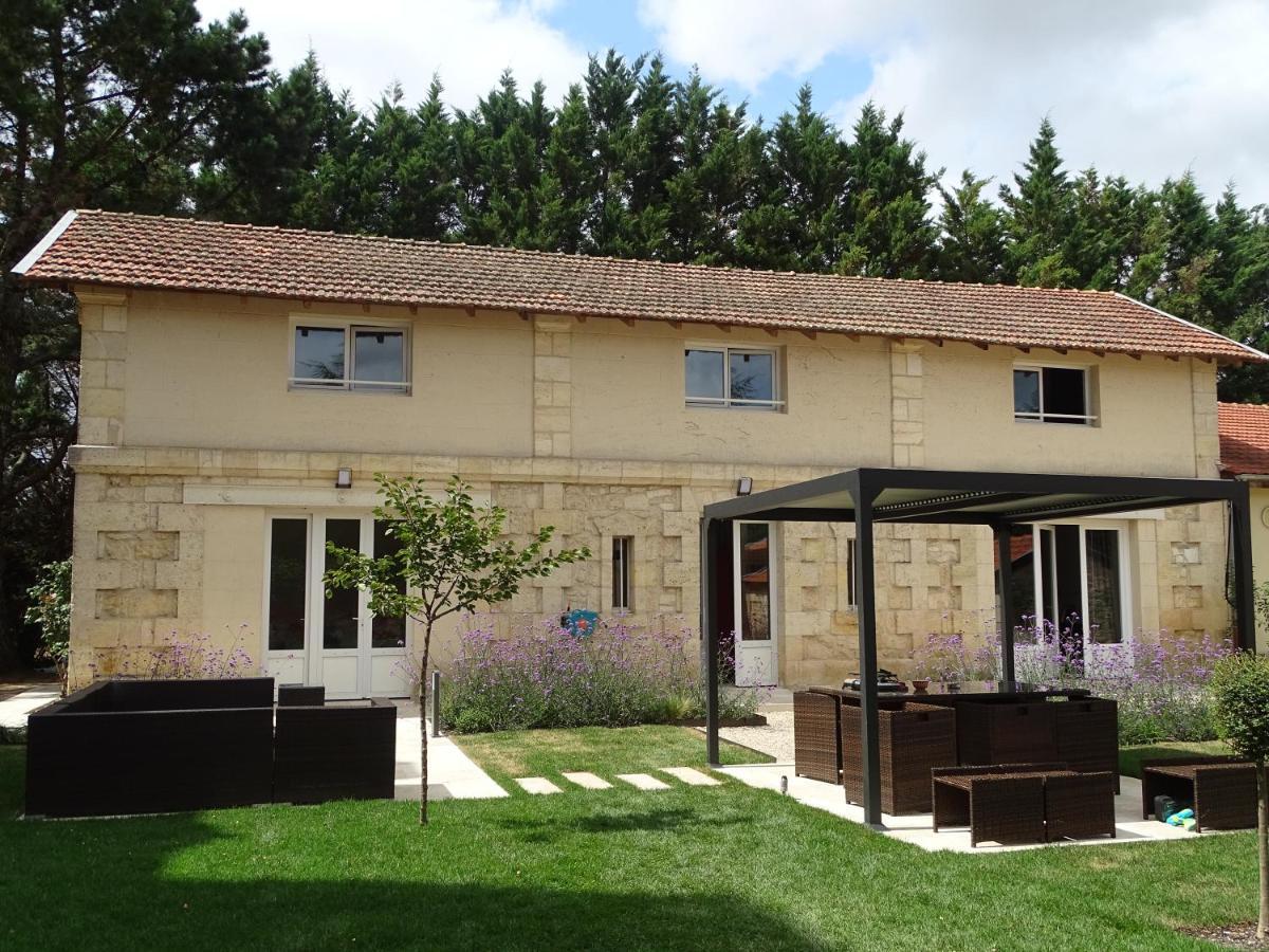 Villa Entiere Du Chateau Lacroix De Civrac 3 Ch, 3 Sdb, Piscine Xxl,Sauna, 4 Etoiles,7 Pers Bagian luar foto