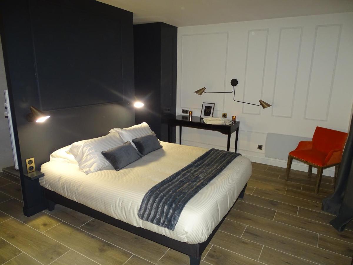 Villa Entiere Du Chateau Lacroix De Civrac 3 Ch, 3 Sdb, Piscine Xxl,Sauna, 4 Etoiles,7 Pers Bagian luar foto