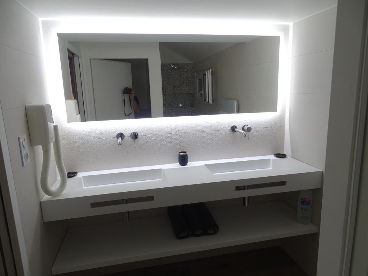 Villa Entiere Du Chateau Lacroix De Civrac 3 Ch, 3 Sdb, Piscine Xxl,Sauna, 4 Etoiles,7 Pers Bagian luar foto