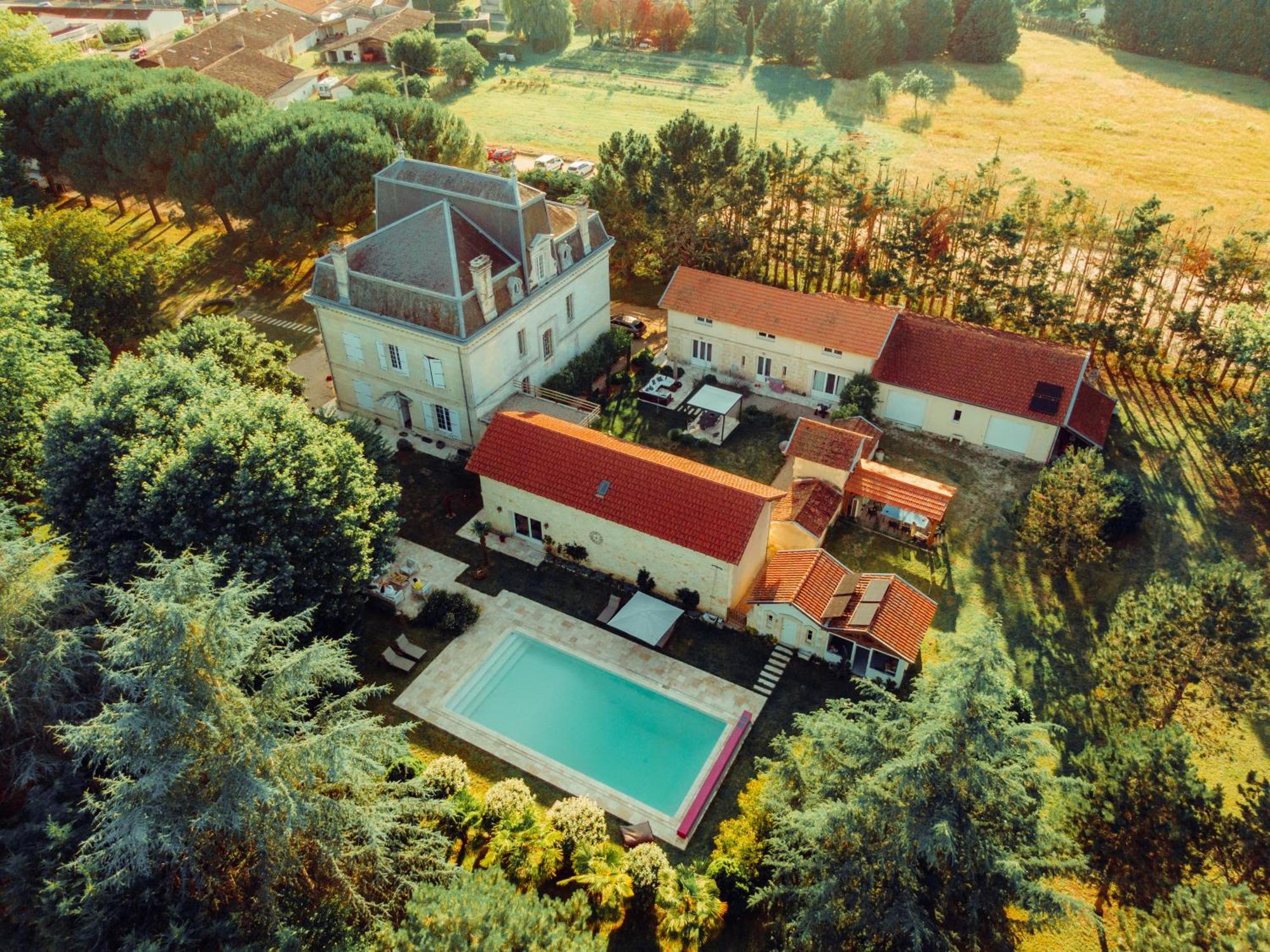 Villa Entiere Du Chateau Lacroix De Civrac 3 Ch, 3 Sdb, Piscine Xxl,Sauna, 4 Etoiles,7 Pers Bagian luar foto