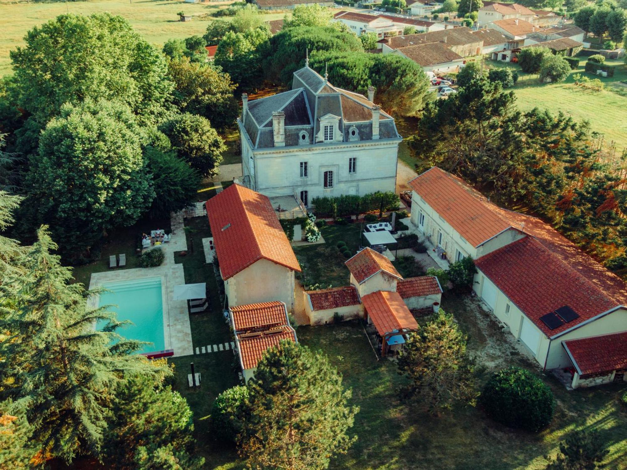 Villa Entiere Du Chateau Lacroix De Civrac 3 Ch, 3 Sdb, Piscine Xxl,Sauna, 4 Etoiles,7 Pers Bagian luar foto