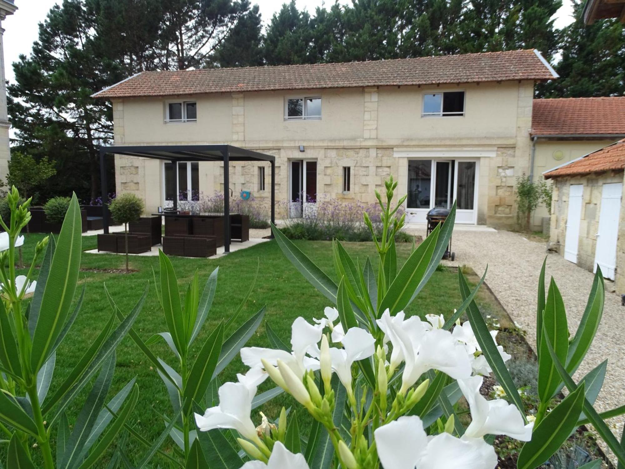 Villa Entiere Du Chateau Lacroix De Civrac 3 Ch, 3 Sdb, Piscine Xxl,Sauna, 4 Etoiles,7 Pers Bagian luar foto